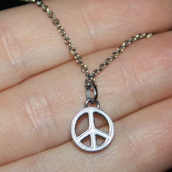 Dainty silver peace sign necklace 18"